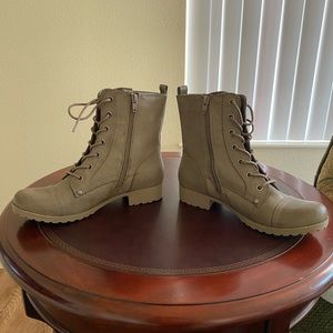 Guess brand new women’s combat boots size 8 laces zippers med calf one” heel